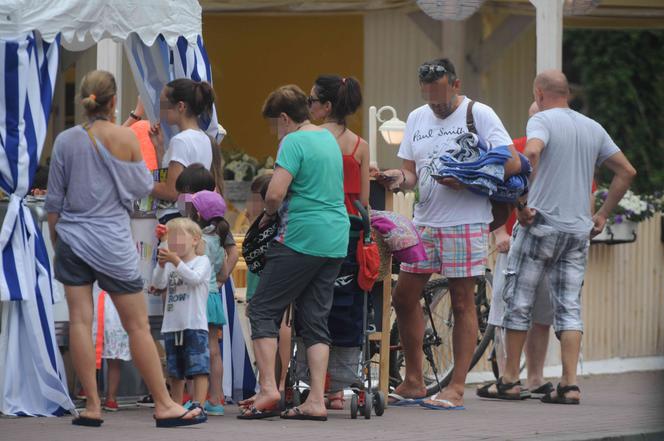 Kaczyńska z nieznajomym smaży się na plaży