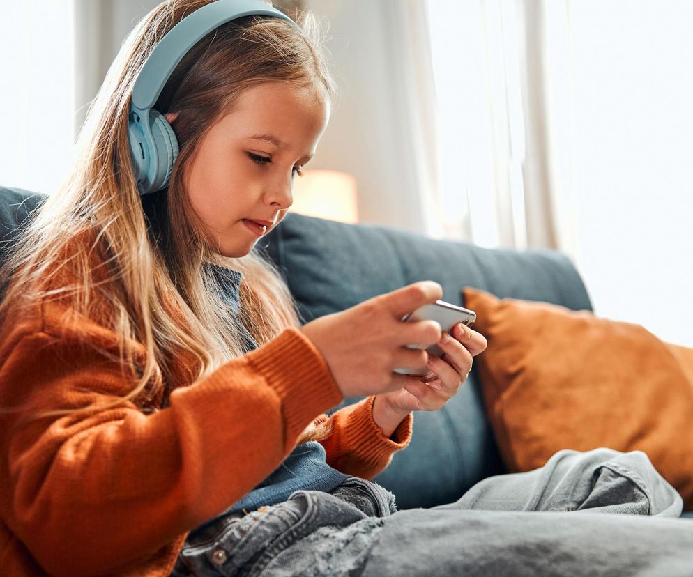 Planujesz dać dziecku smartfona? Nie rób tego za wcześnie. Kluczowa granica wieku