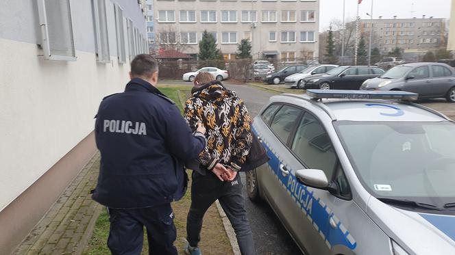 Izbica Kujawska. Desperat groził policjantom ŚMIERCIĄ! Użył NOŻY!
