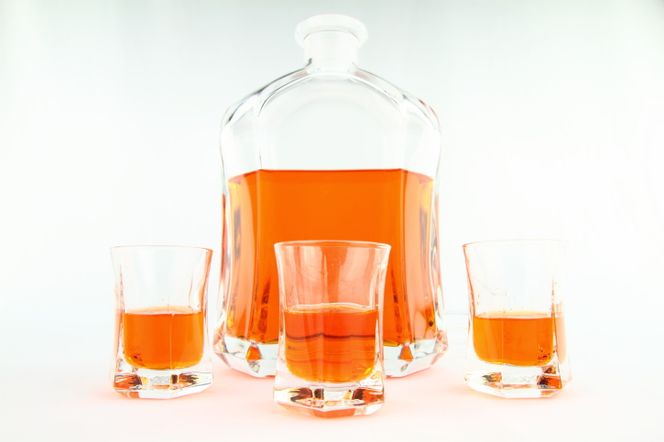 Jak zrobić nalewkę z pomarańczy? Pomarańczówka z miodem - przepis