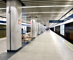Metro w Warszawie już wozi pasażerów, ale wciąż są drążone nowe linie