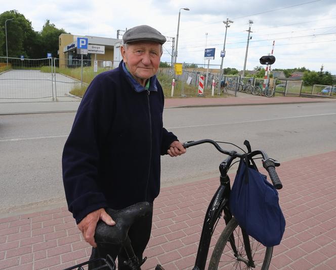 - Ta stacja to fuszerka! Wiele lat temu pracowałem na budowie Dworca Centralnego i nawet tam nie mieliśmy takich problemów - grzmi Franciszek (85 l.). 