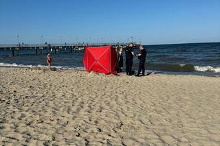 Ciało mężczyzny wypłynęło na plażę przy molo