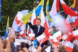 Jakimi samochodami jeżdżą kandydaci na prezydenta 2025? Sprawdziliśmy, co stoi w ich garażach!