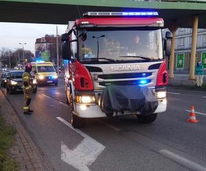 Mężczyzna spadł z kładki na autobus w Bielsku-Białej