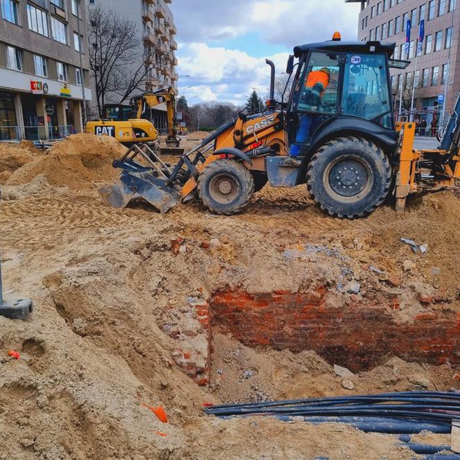  Odkopali dawną zajezdnię konno-tramwajową. Niezwykłe znalezisko podczas budowy trasy tramwajowej do Wilanowa