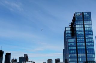 Blackhawk latał nad Warszawą. Zawisł nad najwyższym wieżowcem