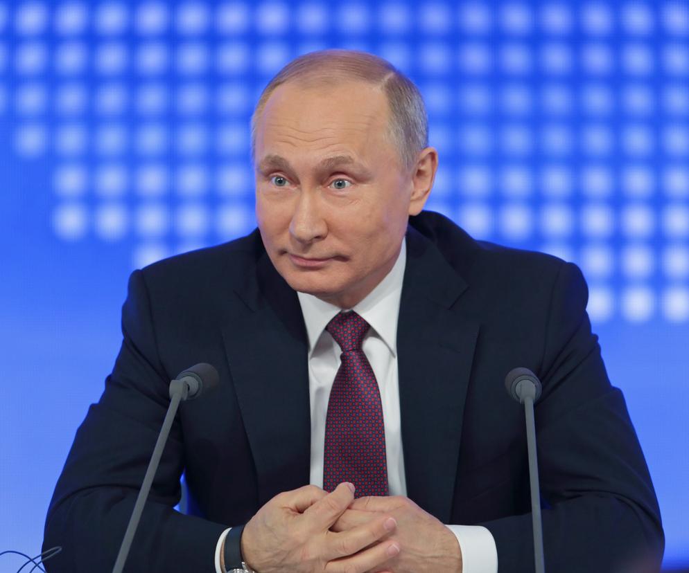 Putin siedzi w bunkrze na specjalnej poduszce i robi pod siebie. Tak broni się przed grypą?