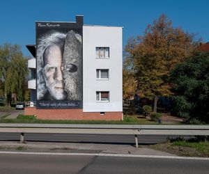 W Bytomiu powstał mural Romana Kostrzewskiego. Możemy go zobaczyć jadąc drogą krajową