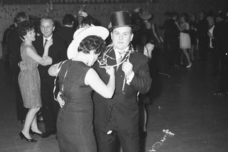 Sylwester w czasach PRL. Tak lata temu wyglądał bal noworoczny!