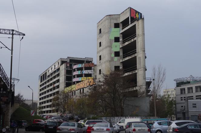 Na zdjęciu jeden z opuszczonych parkingów na terenie Wrocławia