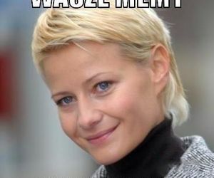 Hanna Mostowiak i kartony - MEMY