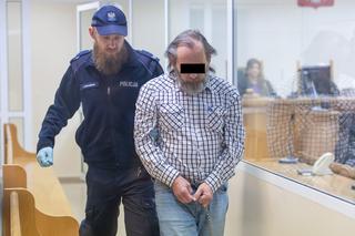 Prokuratura oskarża go o zabójstwo Aleksandry i Oliwii. Zabójca z działek nie okazywał żadnych emocji 