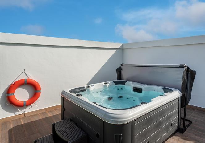 Jacuzzi na taras i do ogrodu. Zobacz modne modele