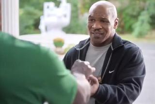 Mike Tyson oddał ucho Evanderowi Holyfieldowi WIDEO