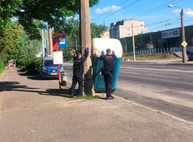 Poprawiali...TOI TOI-a po wandalu. Nietypowa interwencja policji w Lublinie