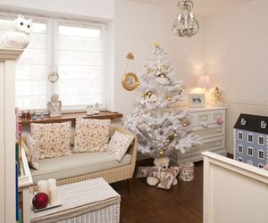 Świąteczne choinki w bieli