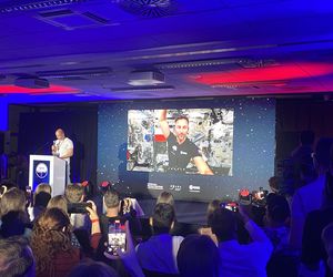 Astronauta Sławosz Uznański na żywo z kosmosu: tak mówił do młodzieży w Łodzi