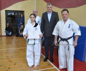 Akademia Karate w Skarżysku. Certyfikaty na wyższe stopnie dla wychowanków klubu
