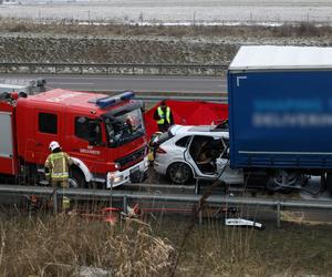 Nowe szczegóły w sprawie niedzielnego wypadku na S8. Co przyczyniło się do tragedii? 