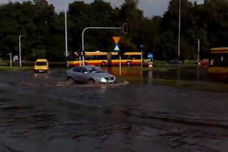 Nawałnica w ŁODZI: 30 zerwanych dachów, podtopione piwnice i garaże – efekty 20 minut burzy WIDEO