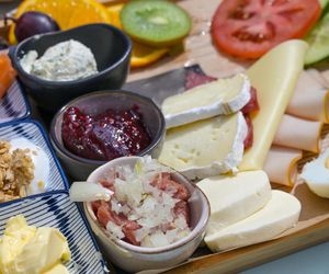 Nie jedz tego w trakcie upałów. Dietetycy ostrzegają czego nie brać na plażę