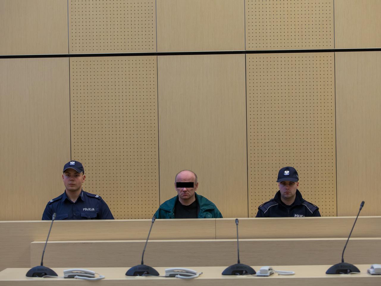 Wyłupił jej oczy i zgwałcił