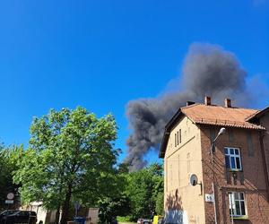 Ogromny pożar w Świętochłowicach! Czarny dym nad miastem. Płoną toksyczne śmieci!