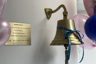 Dzwon Zwycięzcy w gdyńskim szpitalu. Kiedy wydaje dźwięk, to znak, że komuś udało się pokonać chorobę 