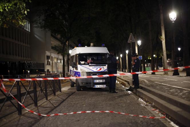 Atak nozownika w Paryzu