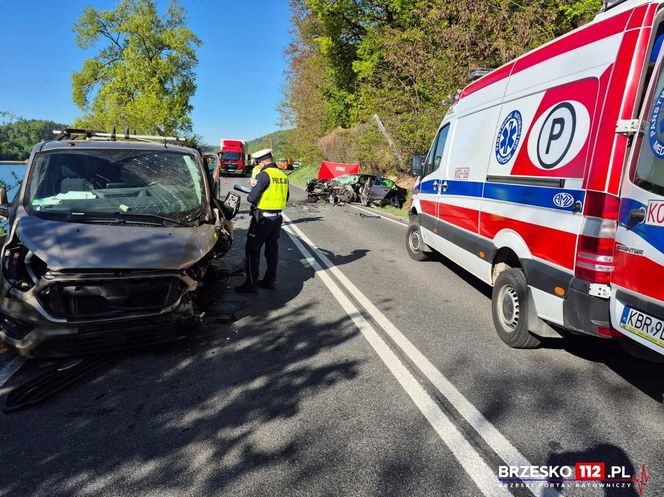 Poważny wypadek w Małopolsce. Wielu poszkodowanych. Droga zablokowana