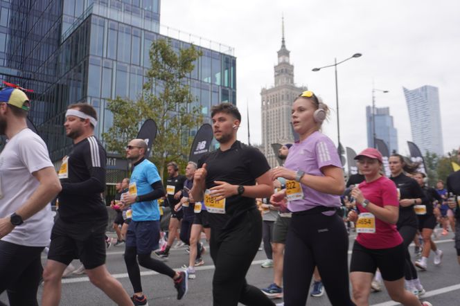 Uczestnicy biegu Nice To Fit You Warszawska Dycha 2025 na trasie