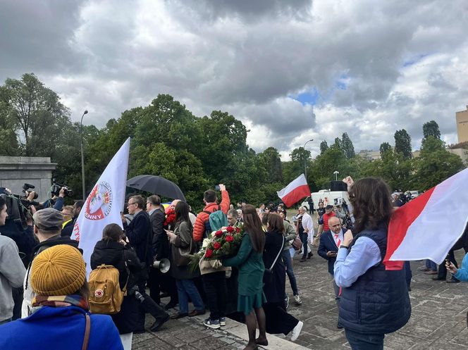 Antywojenny protest na Cmentarzu Żołnierzy Radzieckich w Warszawie