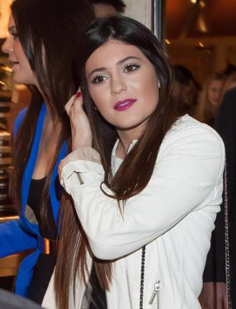 Kendall & Kylie Jenner na otwarciu sklepu Kardashian Khaos. ZDJĘCIA