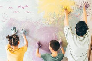 Plamy na ścianie: jak zmyć podczas remontu i ponownego malowania ścian