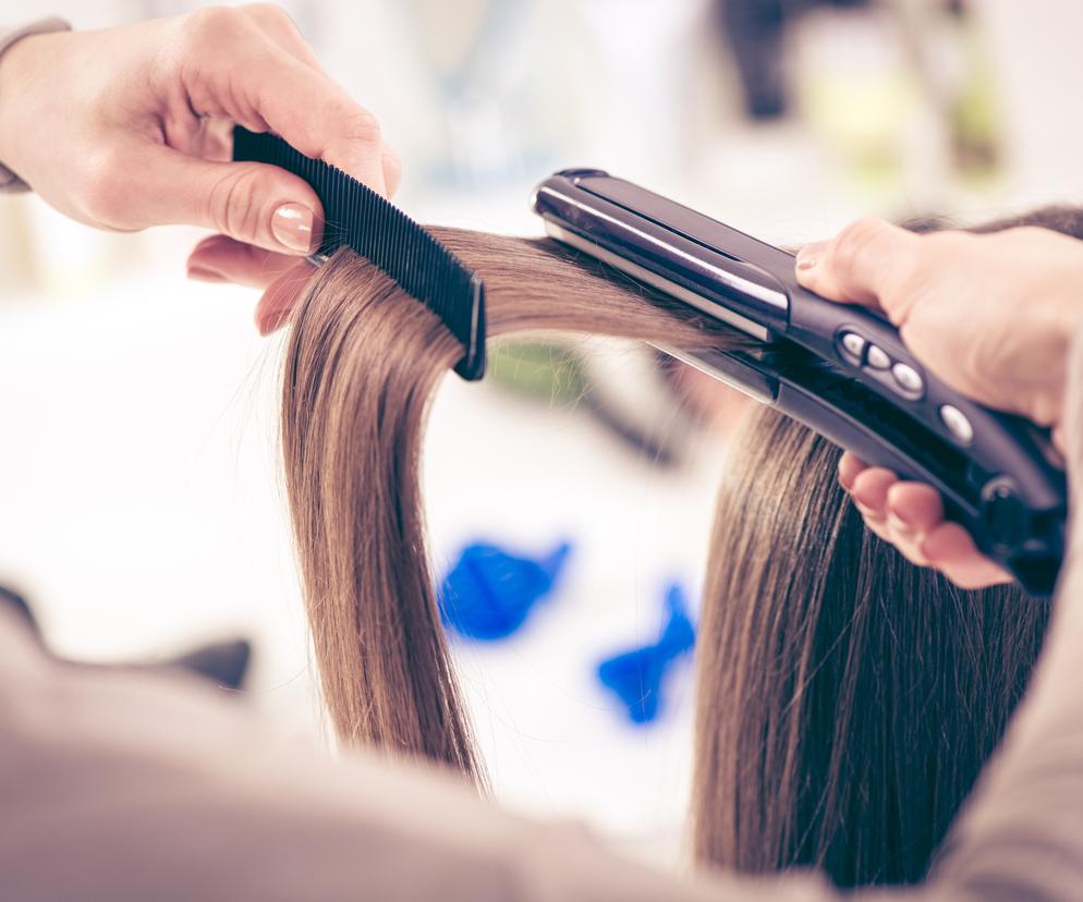 Szok! Ten popularny zabieg fryzjerski zwiększa ryzyko raka macicy. Naukowcy biją na alarm!