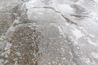 Gołoledź w Łodzi i regionie. Fatalne warunki na drogach i chodnikach