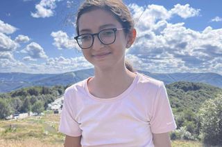 „Wierzymy, że nasza córeczka nie utonie w ciemności na zawsze”. Już niewiele brakuje, aby uratować wzrok Emilki