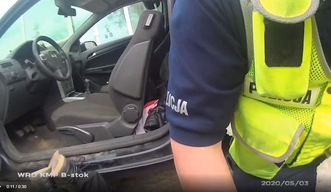 Białystok: Rzucił w policjantów nożami. Grozi mu do 10 lat więzienia