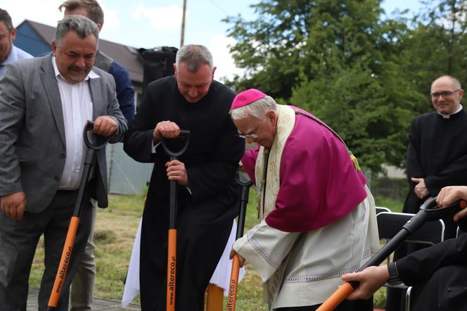 Abp  Jędraszewski poświęcił budowę Zakładu Opiekuńczo-Leczniczego Caritas w Zatorze