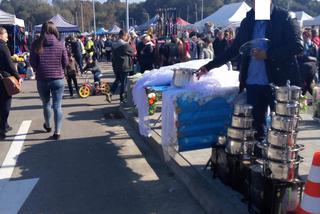 Targowisko w Rzeszowie: Ciasnota, zakaz wjazdu i towar z podłogi