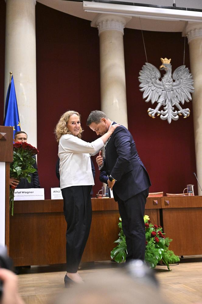 Rafał Trzaskowski złożył ślubowanie. Założyli łańcuch prezydentowi