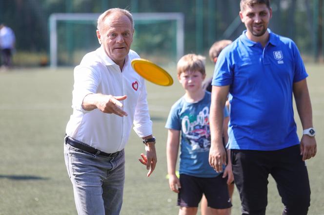  Filmik z Tuskiem trafił do sieci! Donald Tusk zaskoczył dzieci i ministra sportu