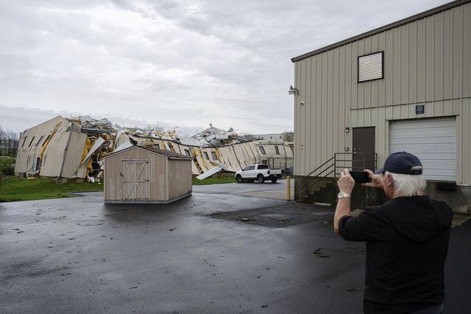 Tornada i burze zabijają na południu USA