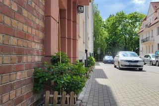 Kara za zazielenienie kamienicy. Mieszkanka Mokotowa ma zapłacić 1000 zł