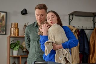 Na Wspólnej odc. 4052. Ania (Sonia Mietielica), Igor (Jakub Wesołowski), syn Jaś (Kazio Wierzbicki)