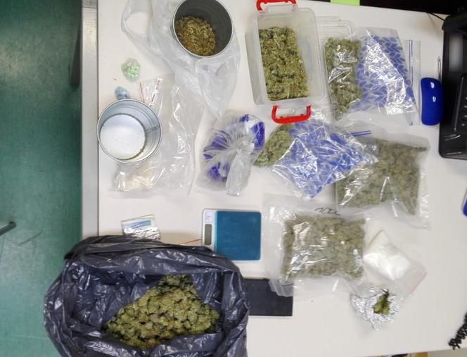 Prawie kilogram trawki trzymał w kuchni