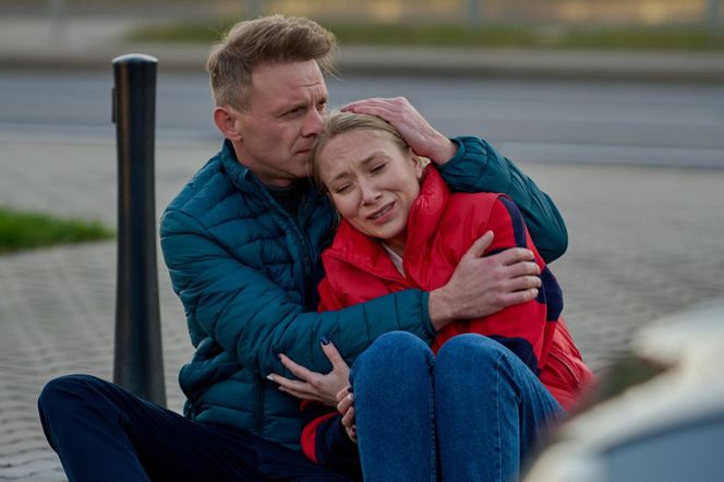 Na Wspólnej odc. 3966. Kamil Hoffer (Kazimierz Mazur), Łucja Agier (Magdalena Kaczmarek)