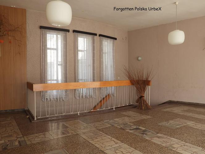 Pusta flaszka na stole, komputery i dziecięce zabawki w pokojach. Tajemniczy hotel na granicy polsko-czeskiej [ZDJĘCIA]