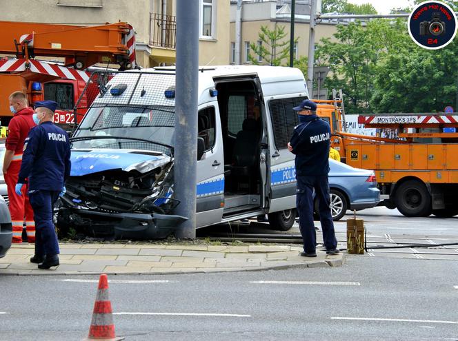 Wypadek na skrzyżowaniu Grójeckiej z Wawelską